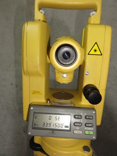 ②トプコン 電子セオドライト DT-114 レーザーポインター 測量機器 測定器 TOPCON 工具　電池ボックスの電池を押さえるバネ破損　精度未確認　ジャンク品