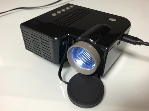 【配送・直接引渡OK】小型LEDホームプロジェクター