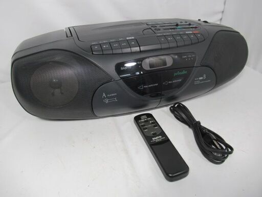 SANYOダブルカセット、CDプレーヤー、AM.FMラジオ SANYOダブルカセット、CDプレーヤー、AM.FMラジオ