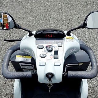 山口)下松市より　スズキ セニアカー ペールブルー ET4D7 最大体重100kg 連続走行距離33km 最小回転範囲1.45m 2017年製　BIZHG04H