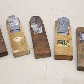 在銘　平鉋　カンナ　かんな　五挺　まとめて　宮大工道具 ① (HD1011wY) 在銘 平鉋 カンナ かんな 五挺 まとめて 宮大工道具 ① (HD1011wY)