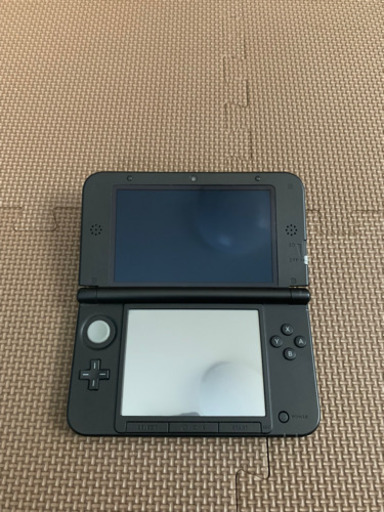 任天堂3DS LLと充電器　箱なし　本体のみ　(タッチペンは付いてます)