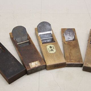 在銘　平鉋　カンナ　かんな　五挺　まとめて　宮大工道具 ⑤ (HD1016wY) 在銘 平鉋 カンナ かんな 五挺 まとめて 宮大工道具 ⑤ (HD1016wY)