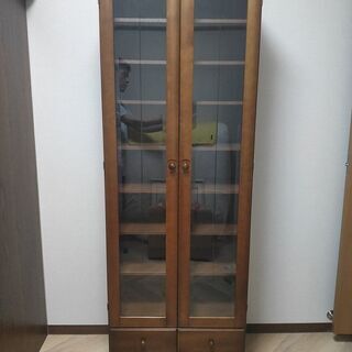 【ネット決済】木製、ガラス戸付き本棚