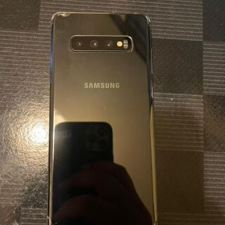 とても良い状態。 サムスンギャラクシーS10 +。( 512GBのストレージ。) 8GBRAM。 デュアルSIMがサポートされています。 シム無料。 バッテリーは新品です。 傷はありません。 何の障害はありません。 黒色。 現金でのお支払いは大丈夫です。 どうもありがとうございました。携帯電話の前面と背面には、まだ工場のプロテクターフィルムが付いています。