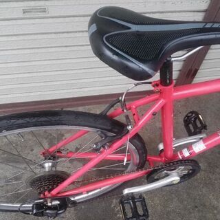 クロスバイク momentum ineed S-1 26インチ 7段変速 ピンク 配送無料