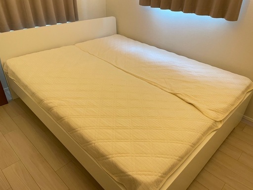 IKEA クインサイズベッドとマットレス　20000円/台