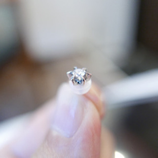 ダイヤモンドピアス