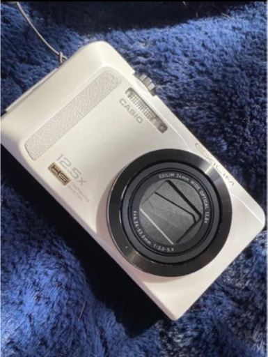 美品！！CASIO HIGH SPEED EXILIM EX-ZR200WE