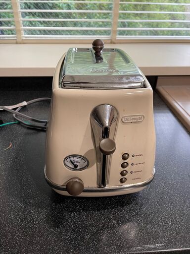 デロンギ ポップアップトースター CTOV2003J-BG ドルチェベージュ