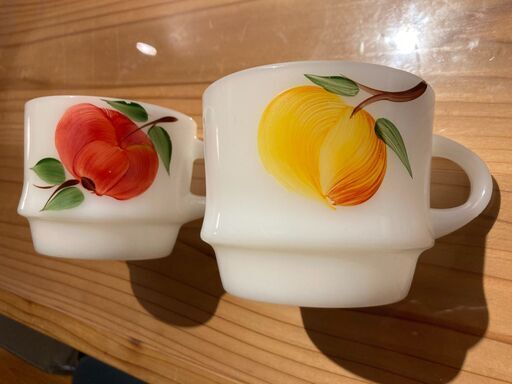 ファイヤーキング Fire King フルーツ柄マグカップ（赤・オレンジ）２
