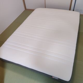 丸洗い済み・イケアのマットレス（ダブル）、おまけでベッド、ベッドパッド、シーツつき
