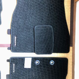 エスクァイア　ハイブリッド車　純正フロアマット