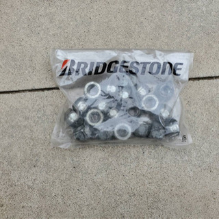 大幅値下げ　　早いもの勝ち　スタッドレスタイヤ　ブリヂストン　16インチホイール付き