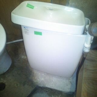 家庭用品 トイレ タンク付き一式揃えました