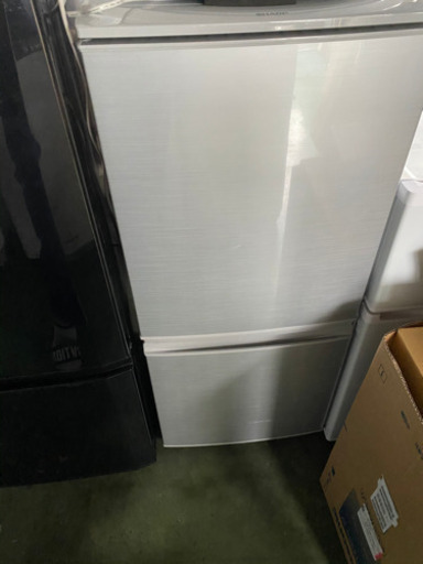 シャープ　2ドア　冷蔵庫　2015年製　１４０l