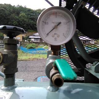エアーコンプレッサー.エンジン式！！　実働！日立ベビコン！　230L　3気筒！！