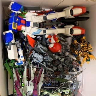 ガンプラ　のパーツ　ジャンク品