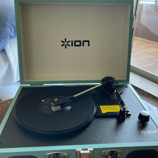 レコードプレーヤーと、レコードセットでの画像