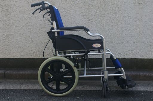 値下げしました。ケアテックジャパン社の介助式車椅子 ハピネスコンパクト CA-13SU
