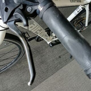 ☆軽量アルミフレーム☆ クロスバイク air-on 21段変速ホワイト🎵