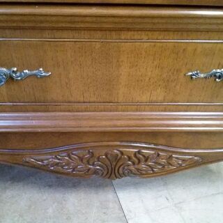 【愛品倶楽部柏店】　クラシックスタイル　３段チェスト　脚付　彫刻　【店舗同時販売中】