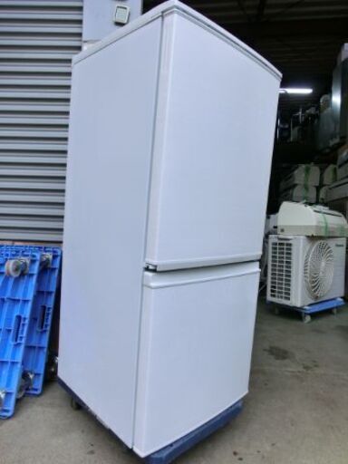 D807　シャープ　冷蔵庫　２ドア　SJ-D14C-W　１３７L　２０１７年製