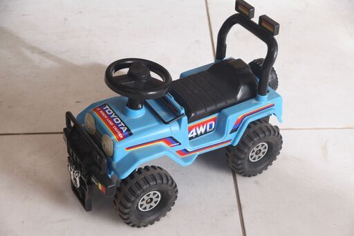 ジープの乗用玩具 足けり 車 1歳半 2歳 3歳用 こう 富良野のその他の中古あげます 譲ります ジモティーで不用品の処分