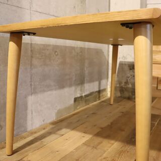 IDC OTSUKA(大塚家具)で取り扱いのあった ユノ3 レッドオーク材 ダイニングテーブル/150cmです。シンプルなデザインとナチュラルな質感が◎北欧スタイルとも相性の良い4人用食卓です♪