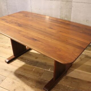 SHIGIYAMA(シギヤマ家具)より岩倉榮利デザインのYUZU(ユズ)シリーズ LDテーブルです。 落ち着いた色合いのウォールナット無垢材を使用したリビングでもダイニングでも使えるテーブルです！