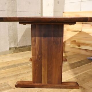 SHIGIYAMA(シギヤマ家具)より岩倉榮利デザインのYUZU(ユズ)シリーズ LDテーブルです。 落ち着いた色合いのウォールナット無垢材を使用したリビングでもダイニングでも使えるテーブルです！
