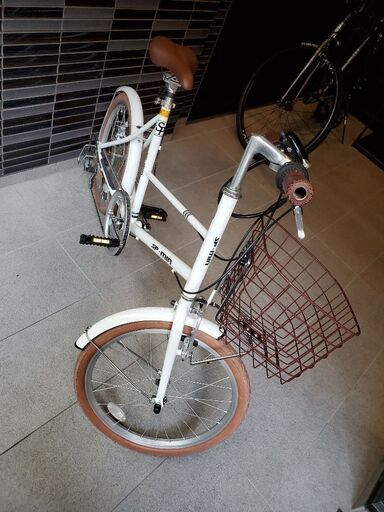 自転車　8,000円　変速ギア、鍵、ライト付き　使用1年未満