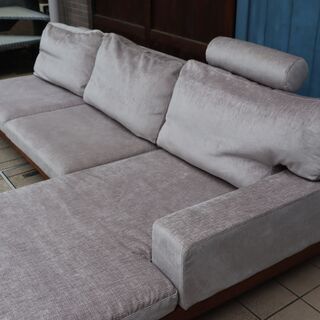 MASTERWAL(マスターウォール)のウォールナット材を使用したDANISH SOFA/デニッシュカウチソファ。無垢材の独特な風合いがリビングをシックに引き立てるコーナーソファです！