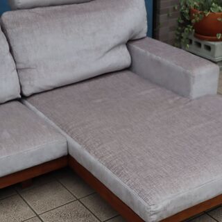 MASTERWAL(マスターウォール)のウォールナット材を使用したDANISH SOFA/デニッシュカウチソファ。無垢材の独特な風合いがリビングをシックに引き立てるコーナーソファです！