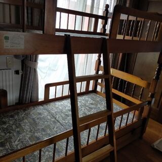 ベッド 【お取引中】木製二段ベッドお譲りします