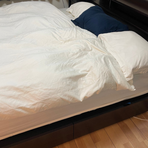 クイーン(シングル2つ)ベッド、フレーム、掛け布団、枕3点セット