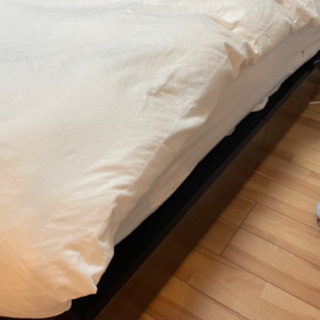 クイーン(シングル2つ)ベッド、フレーム、掛け布団、枕3点セット