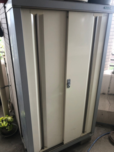 イナバ物置 小型です。