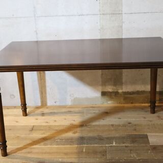 Karimoku(カリモク家具)のCOLONIAL(コロニアル)シリーズのダイニング