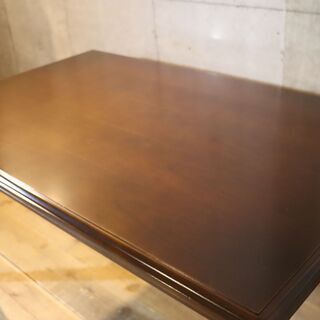 Karimoku(カリモク家具)のCOLONIAL(コロニアル)シリーズのダイニング