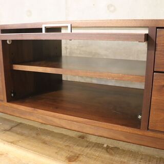 IDC OTSUKA(大塚家具)取り扱いの起立木工 ウォールナット無垢材
