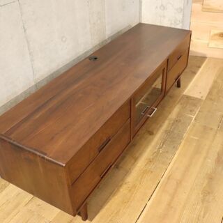 IDC OTSUKA(大塚家具)取り扱いの起立木工 ウォールナット無垢材
