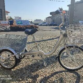 通販でクリスマス 大人用三輪車スイング機能付き 自転車本体