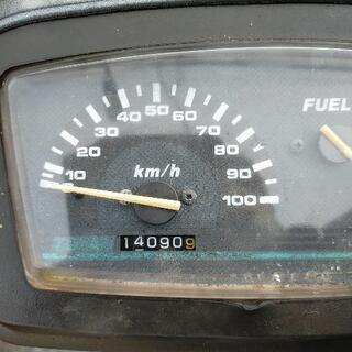 671.アドレスv100 高馬力の前期型 バッテリーシート新品