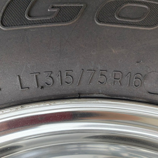 タイヤ　KM3  315/75R16  バリ山