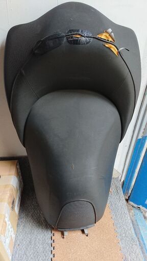 フォルツァ MF10 シート 張り替え可能