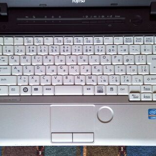 特価！/?富士通 LIFEBOOK/重さ1.46kg/12.1インチ液晶パネル/大容量 