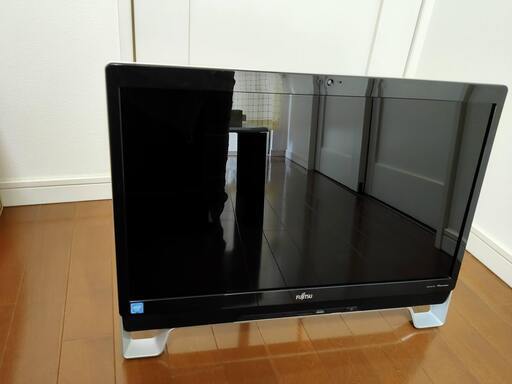 富士通製ディスプレイとパソコンの一体型パソコン（FMVF53XDB）