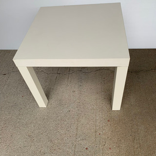 お相手決まりました　IKEA 白いテーブル