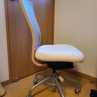 カリモク　デスクチェア